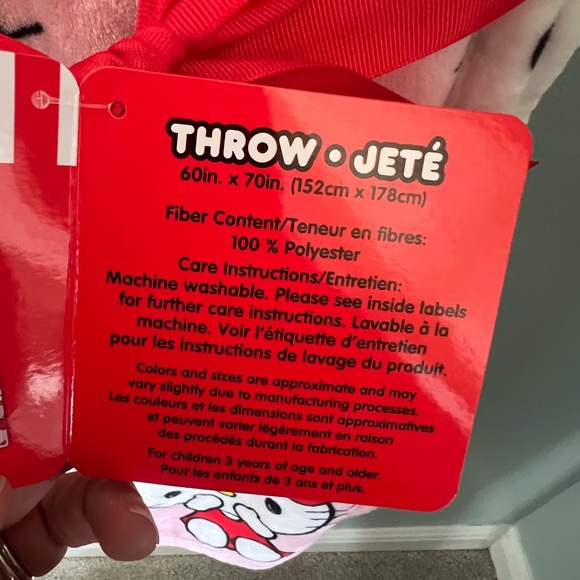 Hello Kitty Apple Blanket - Brand New - Picture 2 of 2